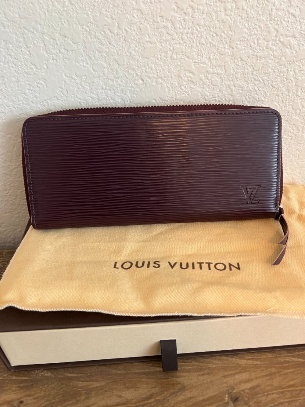 Louis Vuitton Zippy Wallet - Cassis
